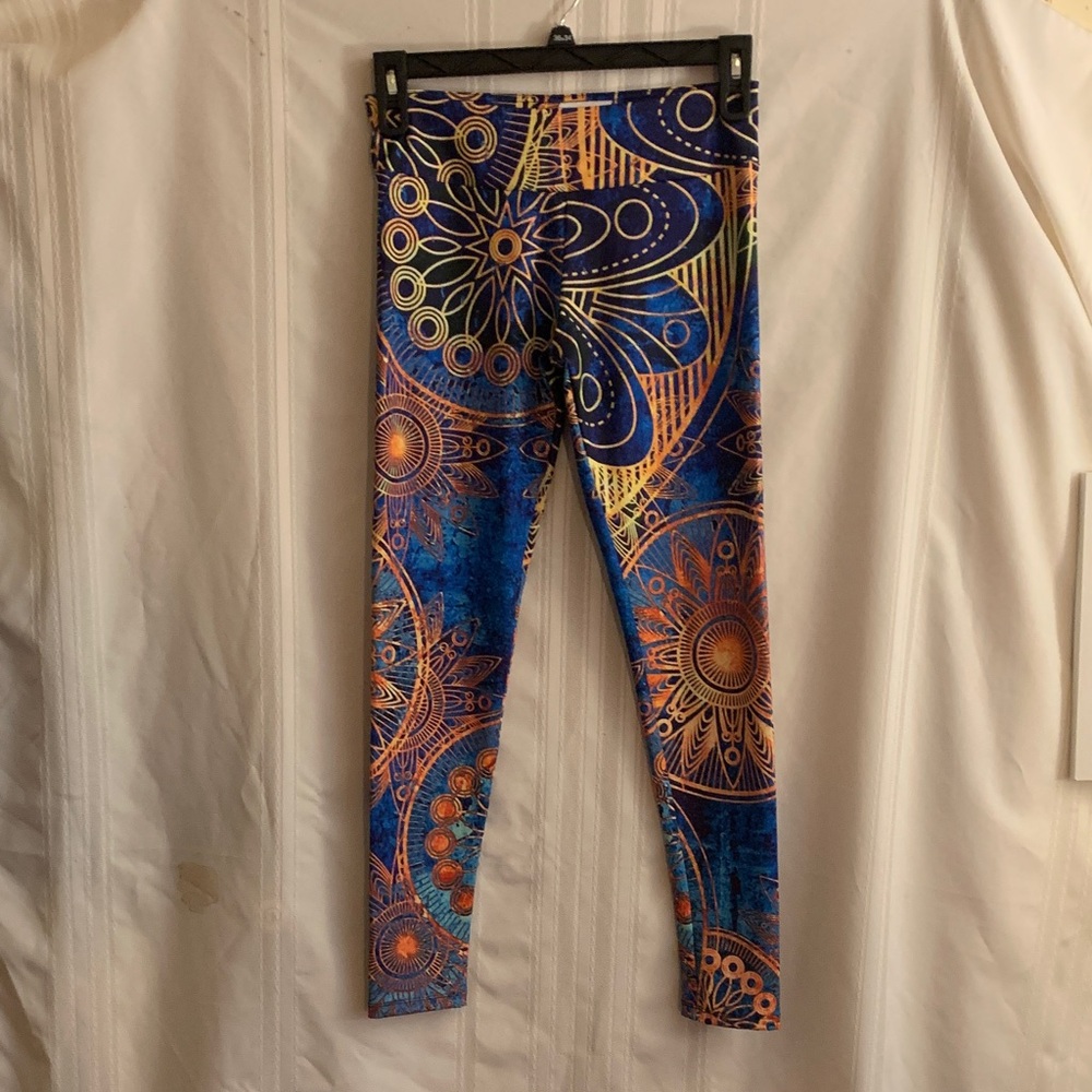 Electro Threads Leggings with Vibrant Blue and Orange Patterns - Med